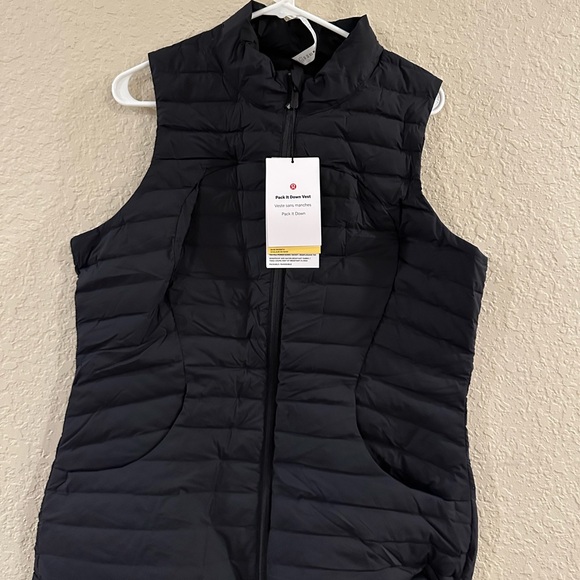 Lululemon Women’s Pack it Down Vest - Picture 2 of 3